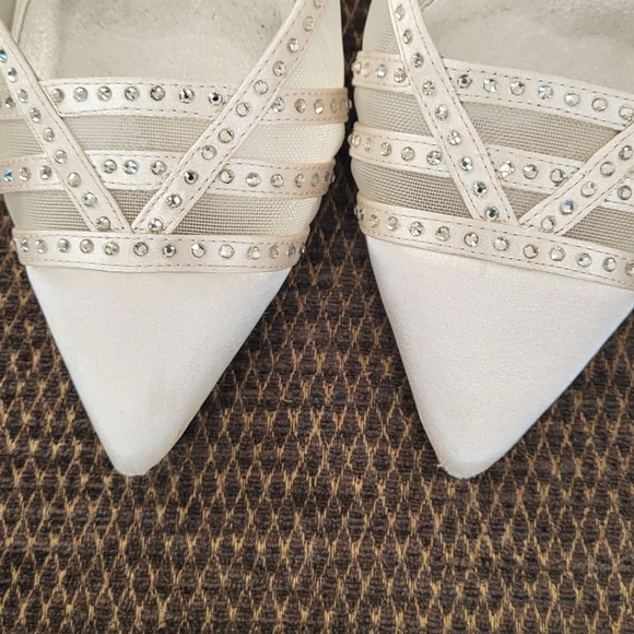 Podeswa satin Champagne color kitten heel - Picture 2 of 6